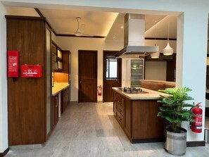 Deluxe Double Room, City View | Private kitchen - The Penthouse (Karachi)