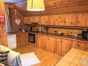 Fridge, oven, dishwasher, cookware/dishes/utensils - Apartment Silvia by Interhome (Sankt Margarethen im Lungau)