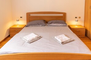 WiFi, bed sheets - Entire apartment centrally located and at the gateway to the Dolomites (Ponte Nelle Alpi - Polpet)
