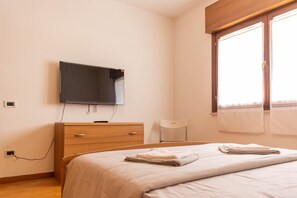 WiFi, bed sheets - Entire apartment centrally located and at the gateway to the Dolomites (Ponte Nelle Alpi - Polpet)