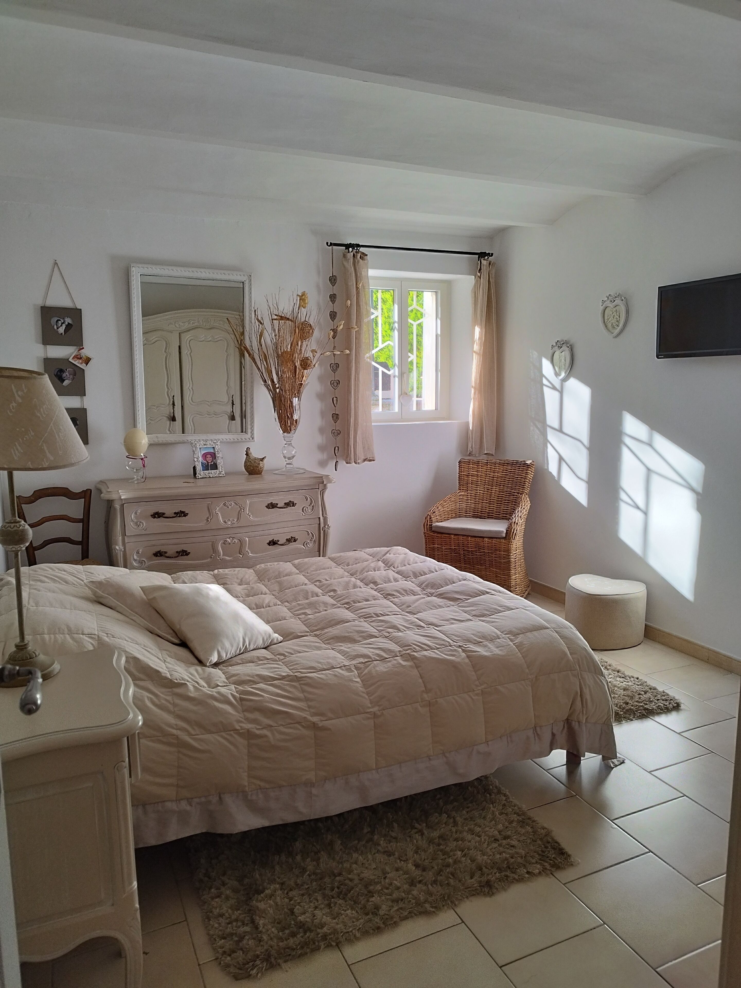 Strykejern/-brett, internettilgang og sengetøy