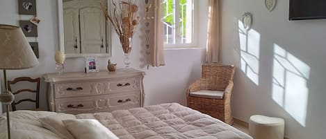 Strykejern/-brett, internettilgang og sengetøy