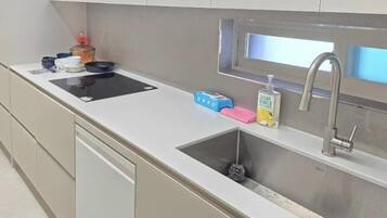 Family Villa, 3 Bedrooms, Non Smoking, Private Bathroom | Private kitchen | Electric kettle