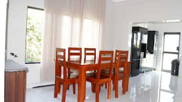 คอมฟอร์ทชาเลท์, วิวสวน | บริการอาหารในห้องพัก