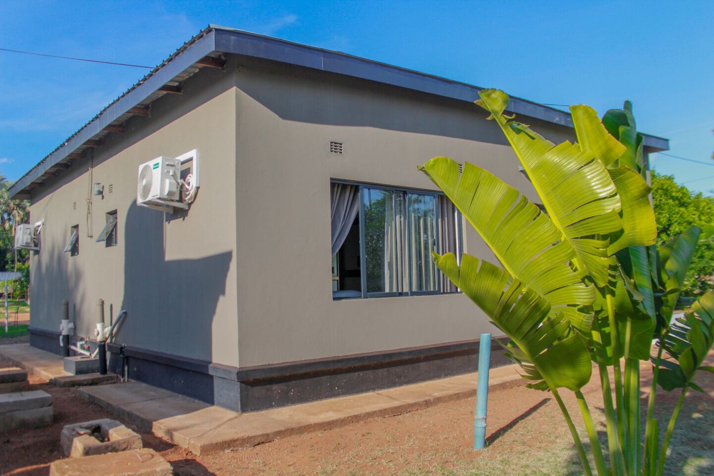 ด้านหน้าที่พัก