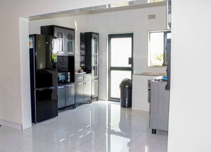 Comfort-chalet, näköala puutarhaan | Yksityinen keittiö | Syöttötuoli