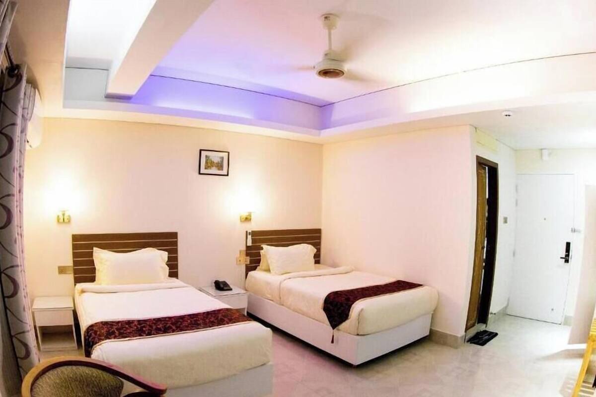 In-room safe, soundproofing, iron/ironing board, free WiFi