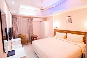 Deluxe Double Room | In-room safe, soundproofing, iron/ironing board, free WiFi - Hotel Shuktara Dhaka (Dhaka)