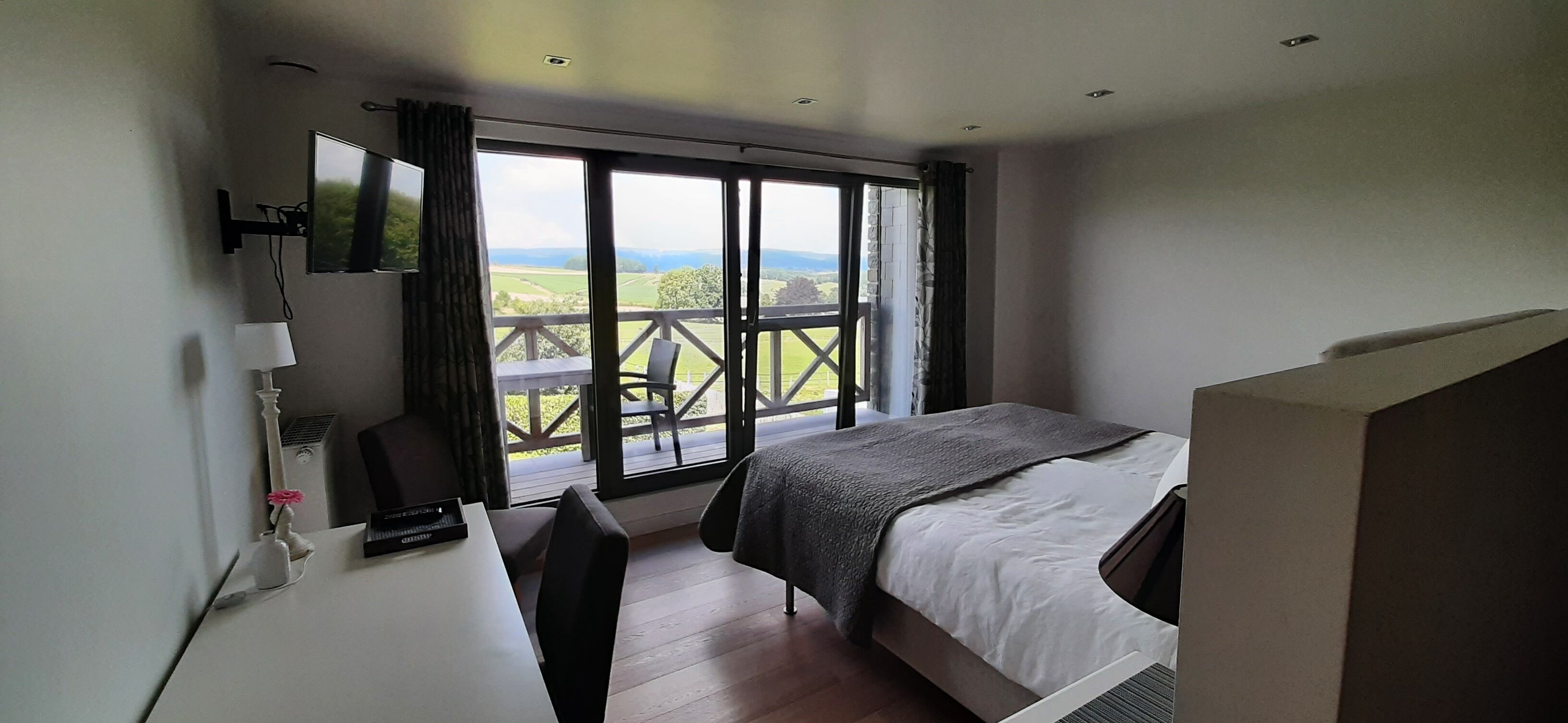Panoramic Suite, Valley View | Premium bedding, free WiFi, bed sheets