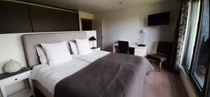 Panoramic Suite, Valley View | Premium bedding, free WiFi, bed sheets