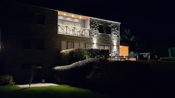 Façade de lâhĂ©bergement - soirĂ©e/nuit
