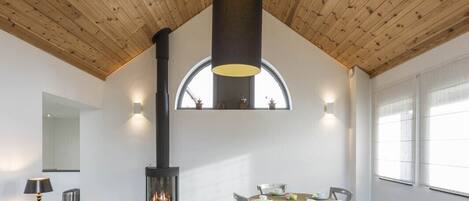 Comfort Cottage, 2 Bedrooms, Non Smoking, Garden View | Dining