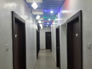 Reception - Hotel Holiday Era Lodging (Chhatrapati Sambhajinagar)