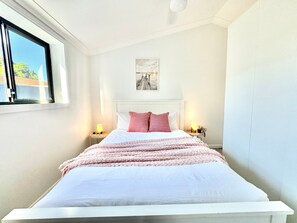 Bügeleisen/Bügelbrett, WLAN, Bettwäsche