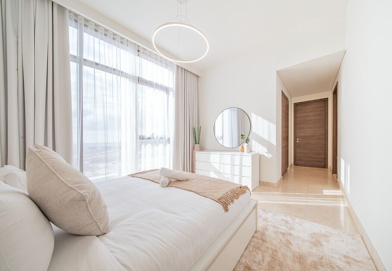 Tabla de planchar con plancha, wifi gratis y ropa de cama 