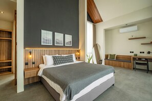 Luxury-Villa, Poolblick | Zimmersafe, kostenloses WLAN