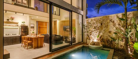 Luksusvilla, bassengutsikt | Safe på rommet og wi-fi (inkludert)