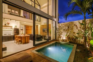 Luxury-Villa, Poolblick | Zimmersafe, kostenloses WLAN