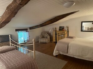 7 soveværelser, strygejern/strygebræt, internetforbindelse, sengetøj