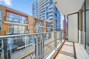 อพาร์ทเมนท์ | ระเบียง