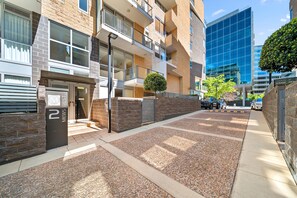 อพาร์ทเมนท์ | ฝ่ายต้อนรับ