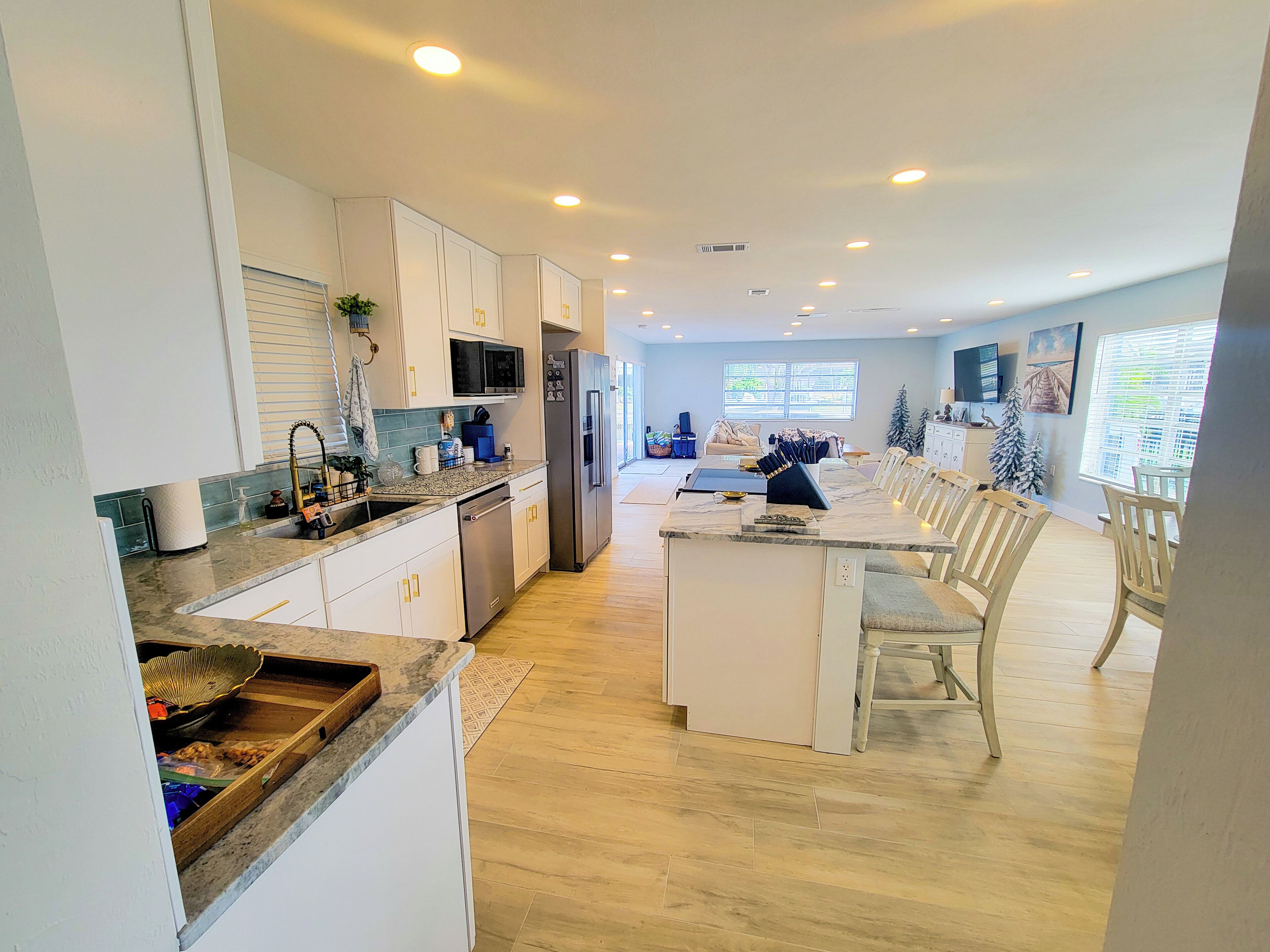 冰箱、微波炉、烤箱、炉灶