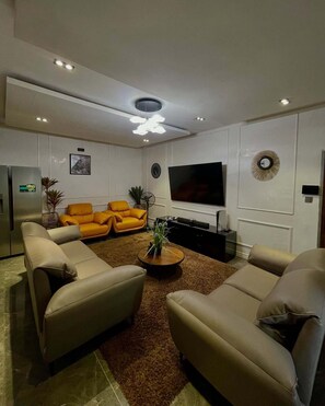 Apartamento Deluxe, balcón, vistas a la ciudad | Zona de estar