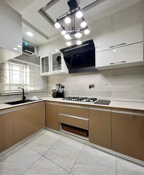 Deluxe Apartment, Balcony, City View | Private kitchen | Fridge, microwave, oven, stovetop - Reign Luxury Apartment  (Abuja)