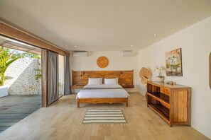 Caja de seguridad en la habitación y escritorio 