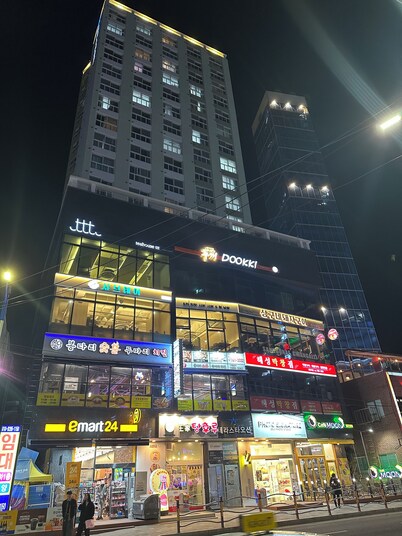 Cozy 1-bedroom building in soothing Busan with AC comfort