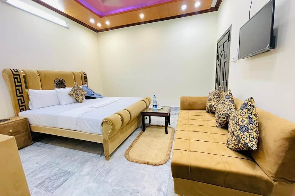 Decent In Guest House