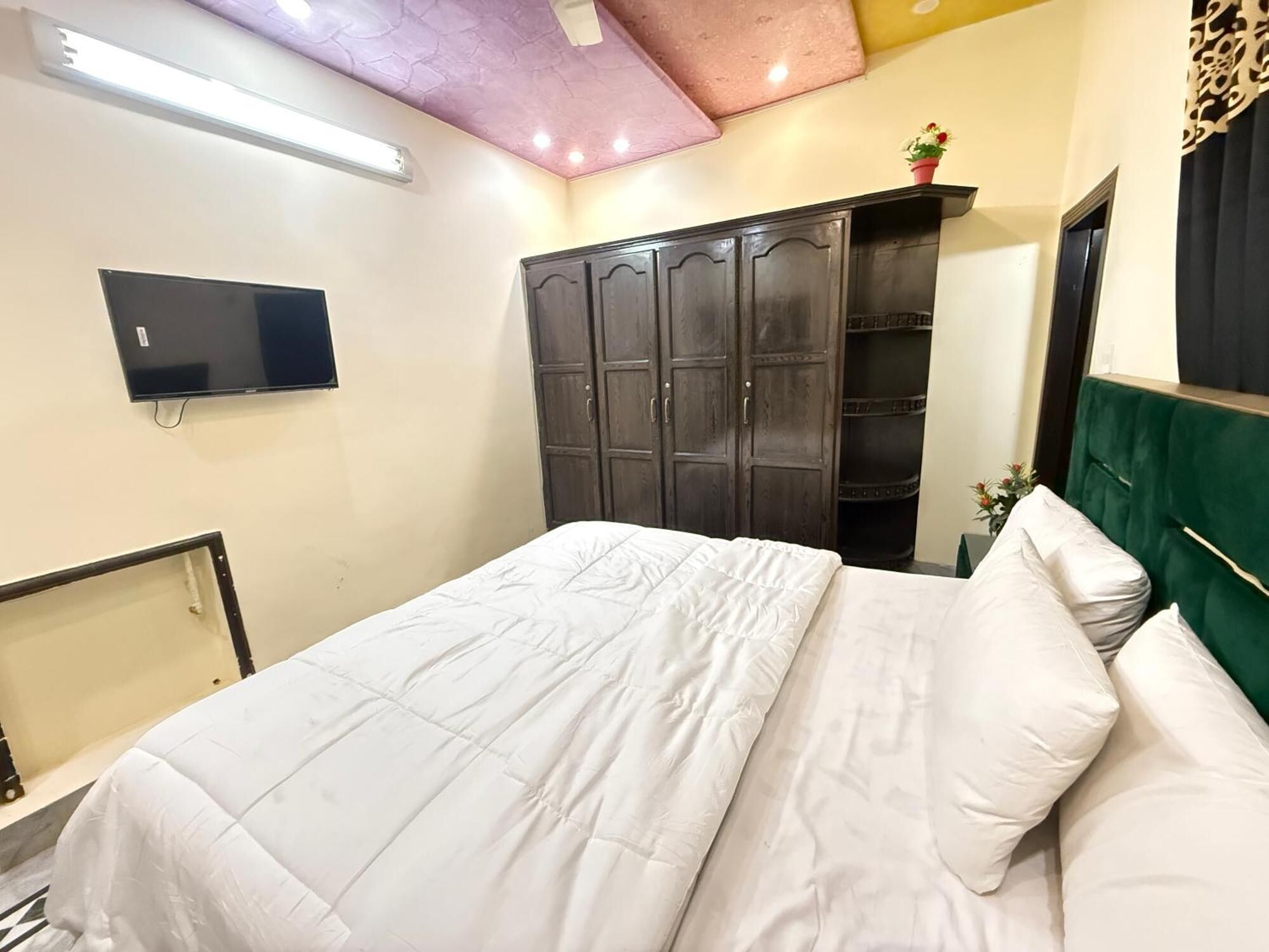 Deluxe Double Room, City View | Soundproofing, iron/ironing board, free WiFi