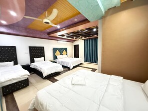 Deluxe Double Room, City View | Soundproofing, iron/ironing board, free WiFi - Decent In Guest House  (Karachi)