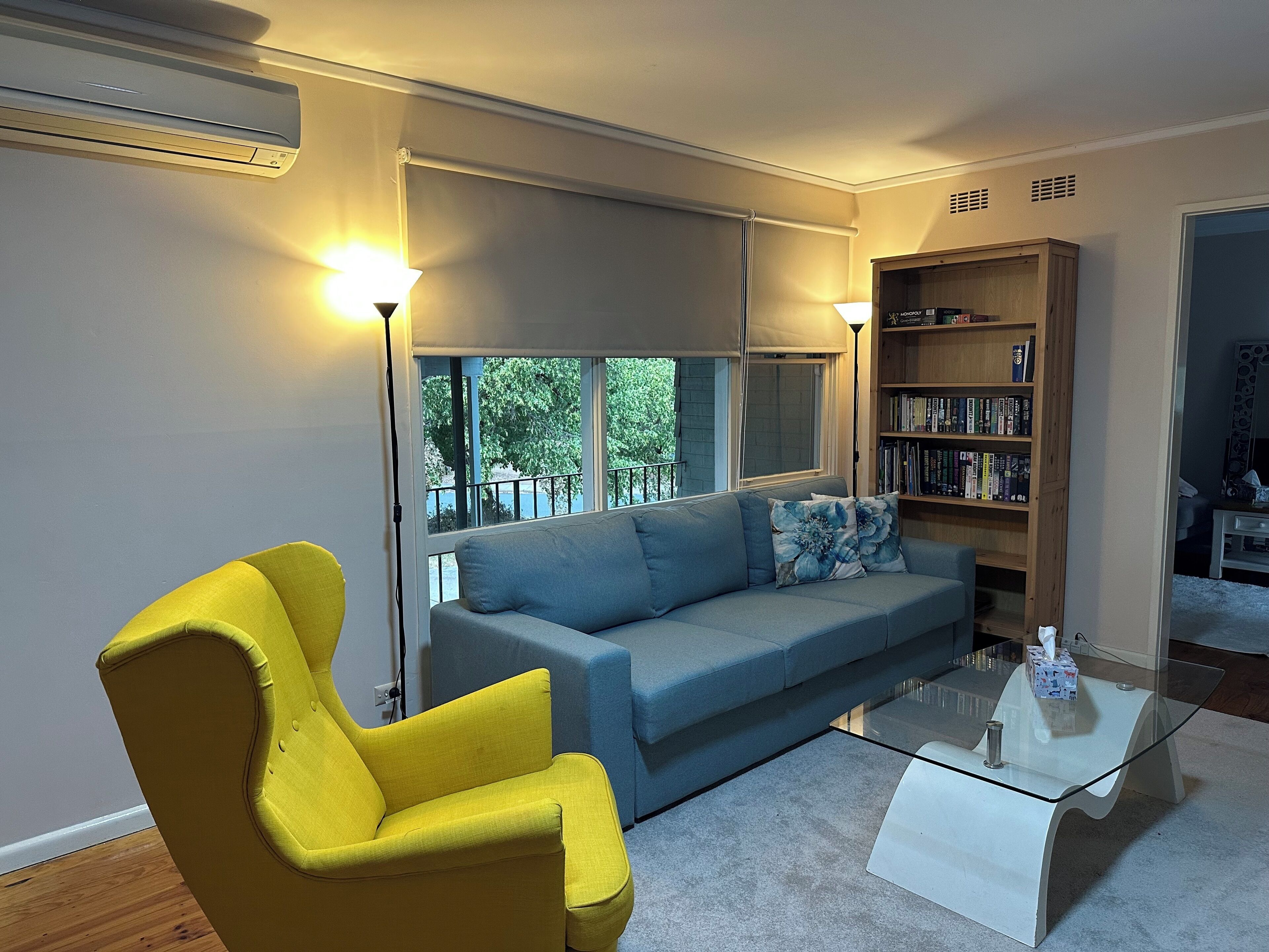 Nhà, 2 phòng ngủ | Phòng khách | Sách 