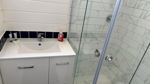 Unclassified image, 4 of 40, button - Charming 3 Bedroom Home in Garran, Perfect for Families and Groups (Canberra)
