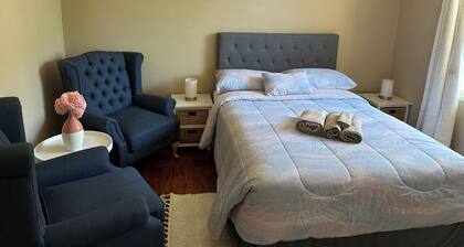 Charming 3 Bedroom Home in Garran, Perfect for Families and Groups