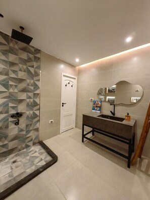 Triple Room, Balcony, City View | Bathroom - Rafif Pyramid View (Giza)