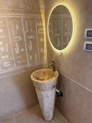 Single Room, Balcony, City View | Bathroom amenities | Free toiletries, towels, soap, shampoo - Rafif Pyramid View (Giza)