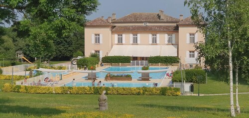 Vacation villa with pool and air conditioning