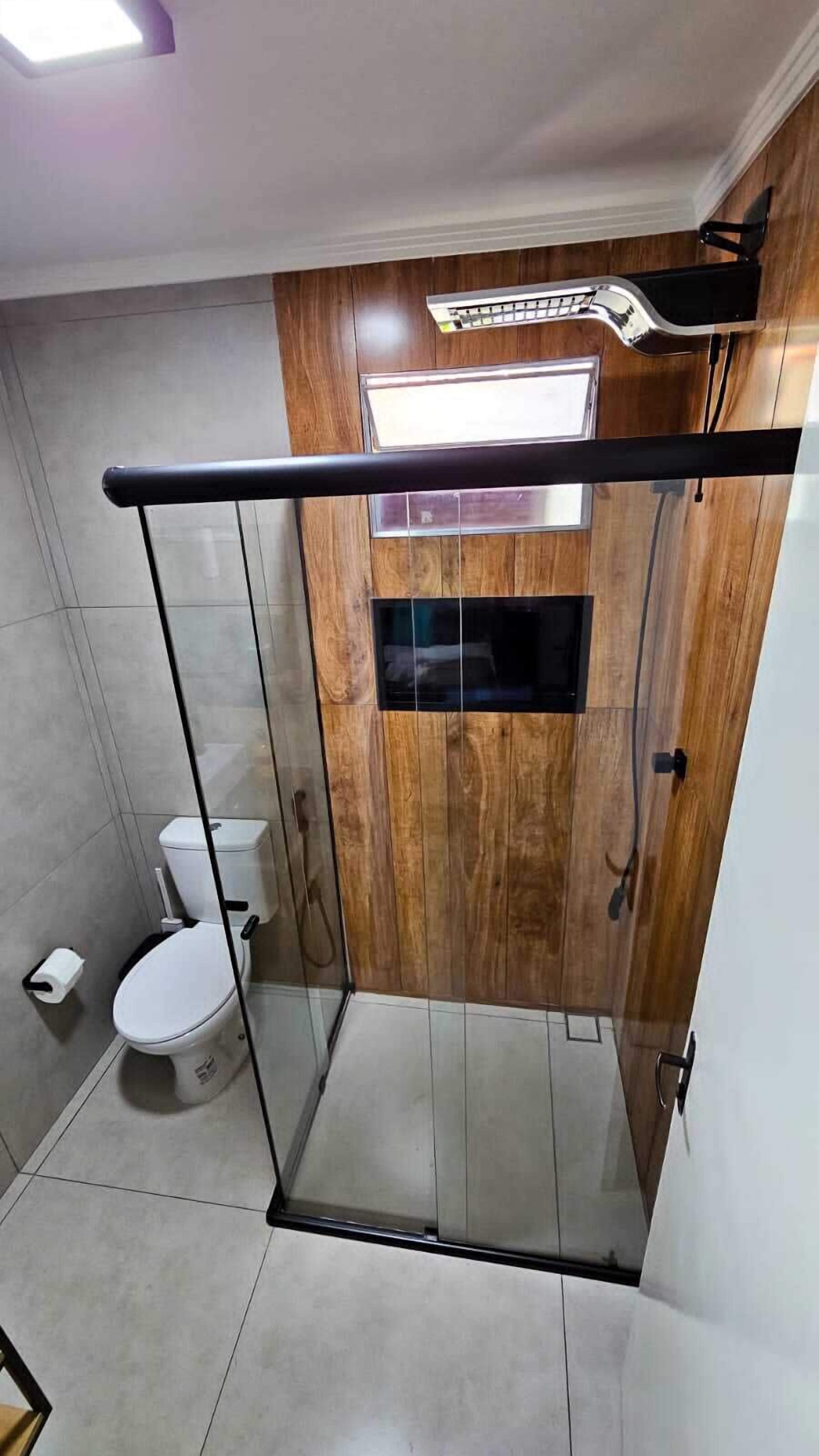 Comfort Double Room, 1 Queen Bed, Kitchen, Garden View | Bathroom | Shower, hair dryer, towels, soap