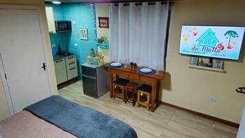 Casa conforto, várias camas, cozinha, vista para o jardim | Espaço de trabalho para notebook, cortinas blackout