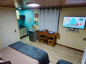 Casa Confort, varias camas, cocina, vistas al jardín | Espacio para trabajar con un portátil y cortinas opacas