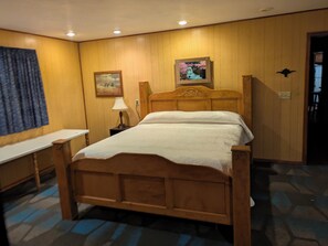 2 室のベッドルーム、アイロン / アイロン台、WiFi、ベッドシーツ