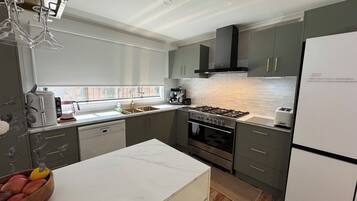 KylskÄp, mikrovÄgsugn, ugn och spishÀll