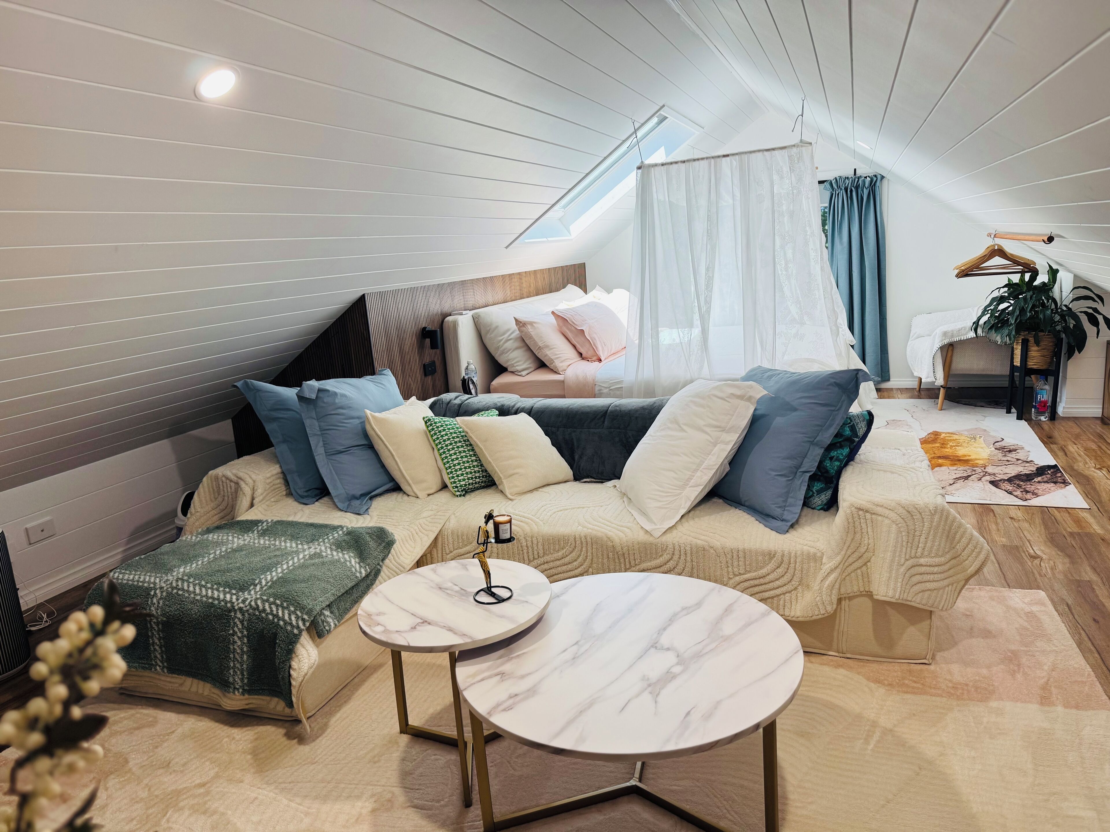 2 室のベッドルーム、アイロン / アイロン台、WiFi (無料)、ベッドシーツ