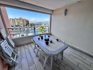 Outdoor dining - T2 Cabin with Pool and Parking, Pets allowed (Cap d'Agde)