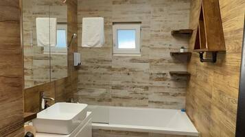 Deluxe tweepersoonskamer | Badkamer