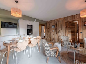 Dining - Morzine modern 3-room by the slopes, parking and wifi included (Morzine)