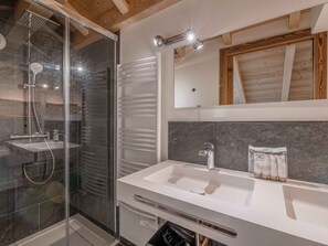 Hair dryer, towels - Morzine: Modern 8 pers apartment, ski-in/ski-out, 72m², parking, wifi (Morzine)