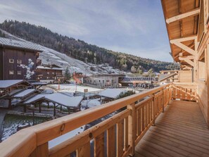 Property grounds - Morzine: Modern 8 pers apartment, ski-in/ski-out, 72m², parking, wifi (Morzine)